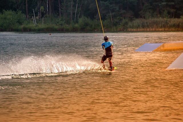 Surf, sejl og sup: Oplev danmarks kystlinjer fra et nyt perspektiv